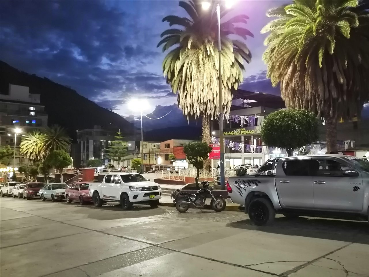 Vista del Parque Centenario y consolidación edificatoria en la ciudad de Abancay, capital de Apurímac.